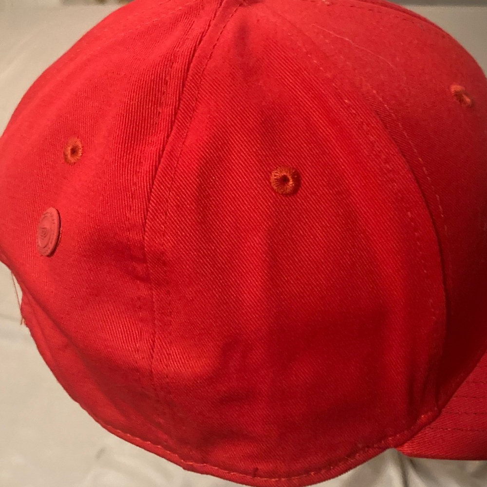Red Cap - Picture 4 of 8